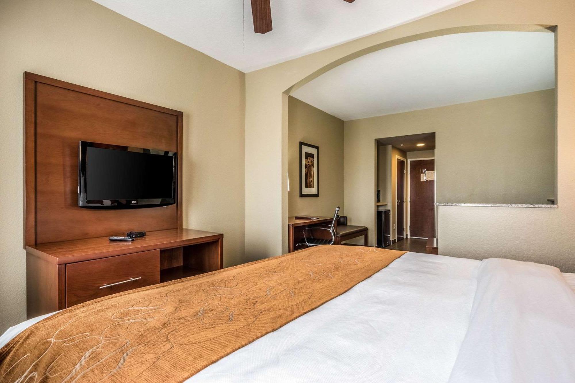 Comfort Suites Near Texas State University San Marcos Bagian luar foto