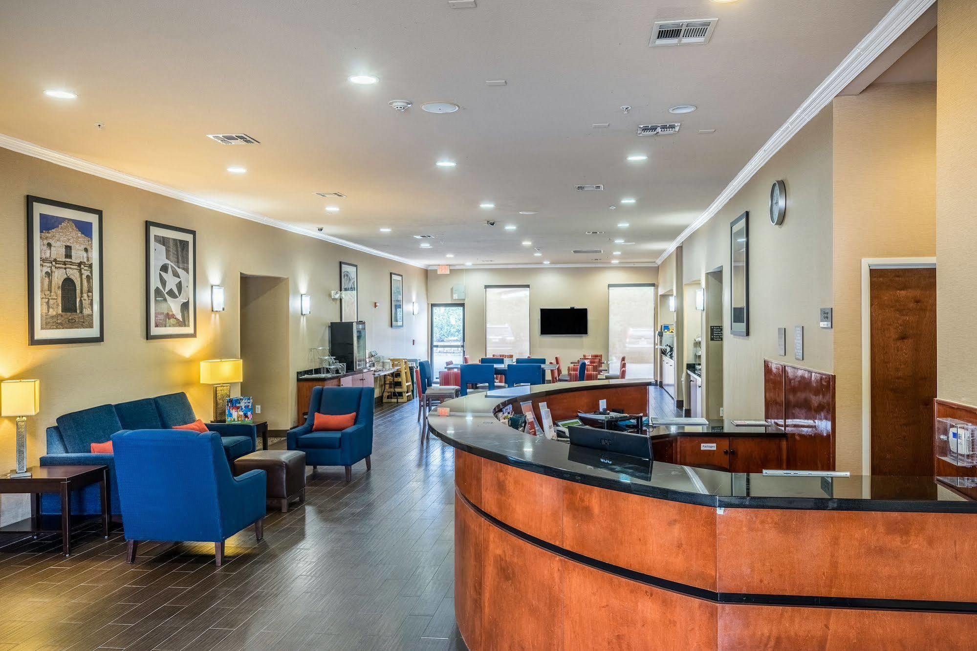 Comfort Suites Near Texas State University San Marcos Bagian luar foto